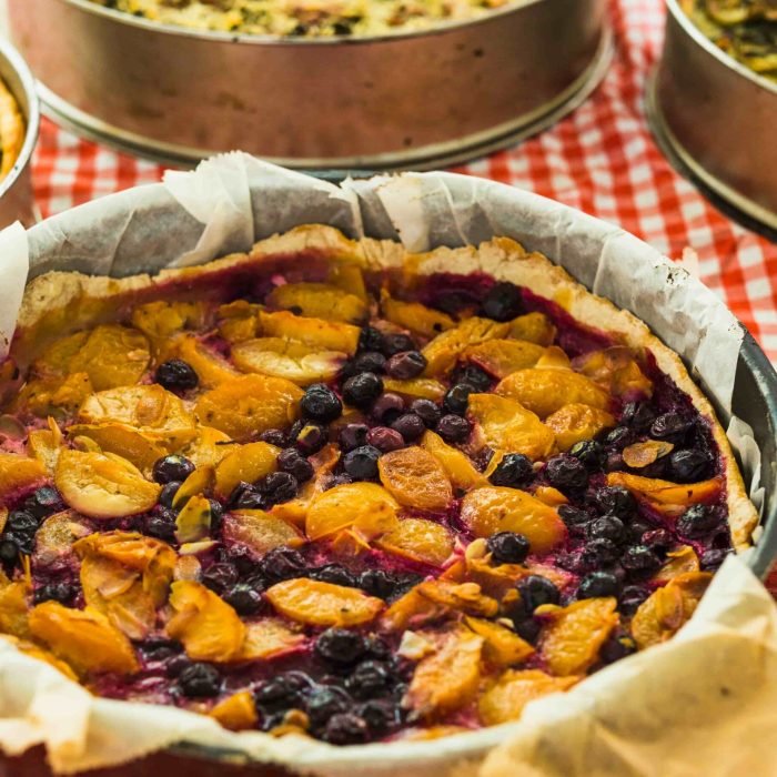 tarta-casera-de-melocoton-y-arandanos (1)